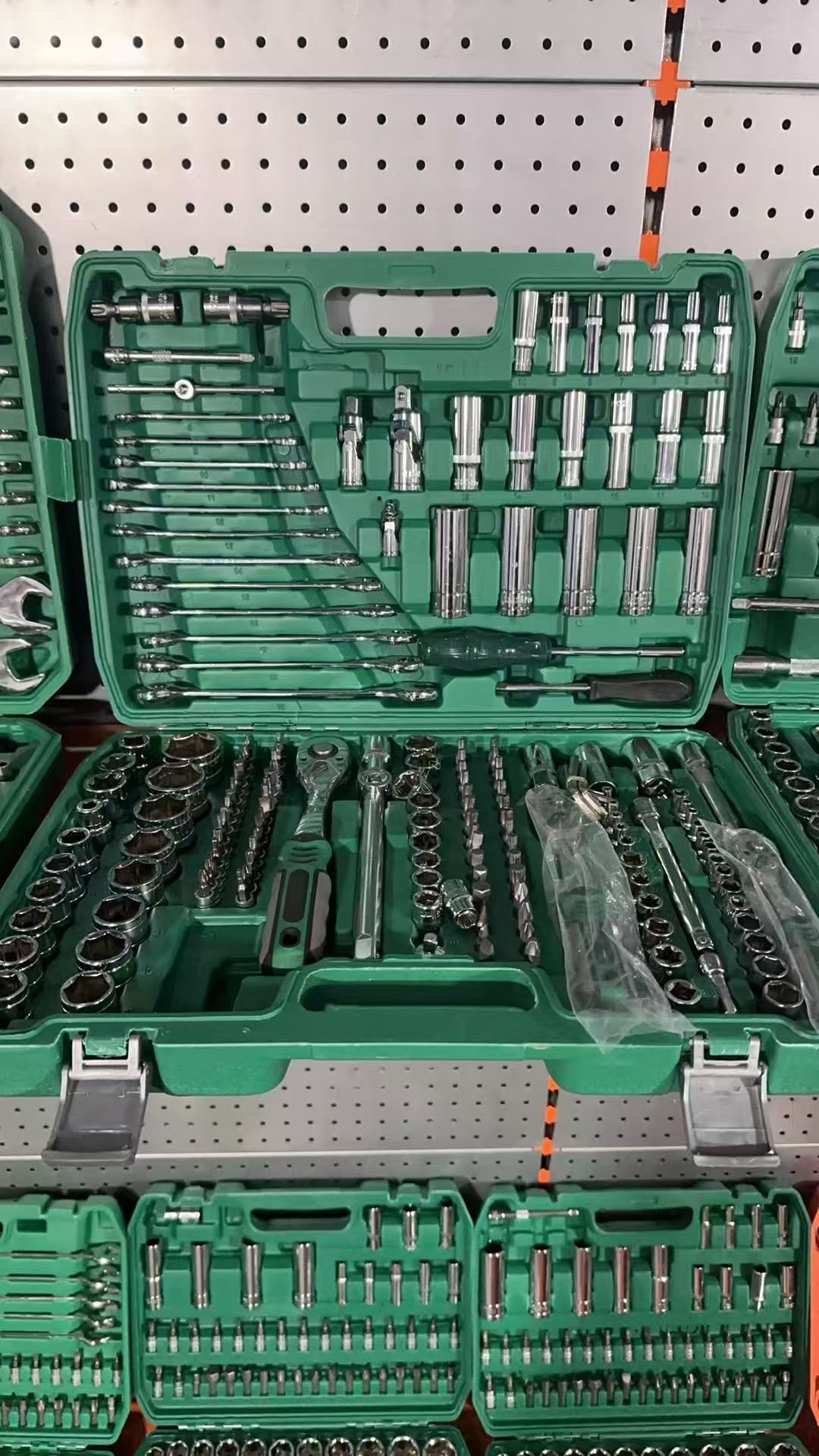 216-częściowy zestaw narzędzi  – Power Tools Repairs recenzja i cena